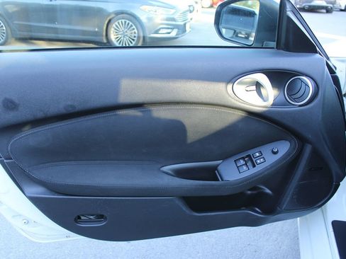 Used 2018 Nissan 370Z Coupe RWD image 11