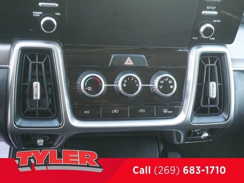 Used 2022 Kia Sorento LX AWD/4WD image 26