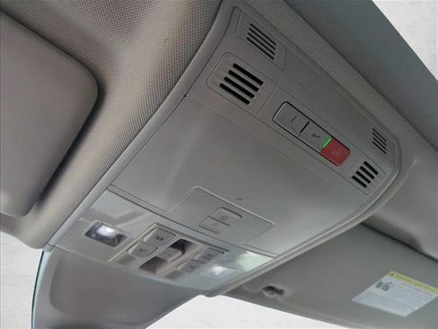 Used 2020 Volkswagen Tiguan SEL image 13