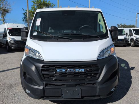 Used 2025 RAM ProMaster 2500 w/ Convenience Group FWD image 3