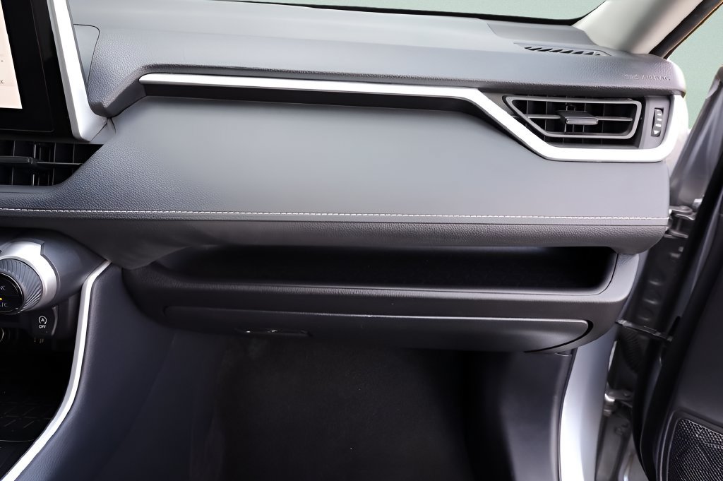 Certified 2025 Toyota RAV4 XLE AWD/4WD image 36
