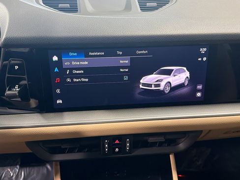 Certified 2025 Porsche Cayenne image 29