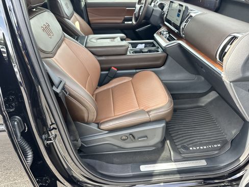 Used 2025 Ford Expedition King Ranch AWD/4WD image 14