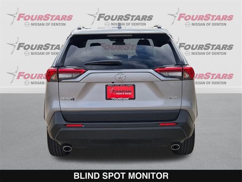 Used 2020 Toyota RAV4 XLE Premium image 5