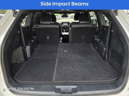 Used 2021 Toyota Highlander XSE FWD image 21