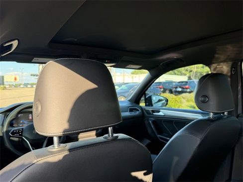 Used 2022 Volkswagen Tiguan SE R-Line image 28