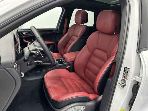 New 2026 Porsche Macan GTS image 5