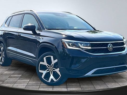 Used 2023 Volkswagen Taos SEL AWD/4WD image 3