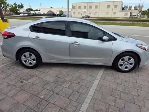 Used 2017 Kia Forte LX w/ LX Popular Package FWD image 10