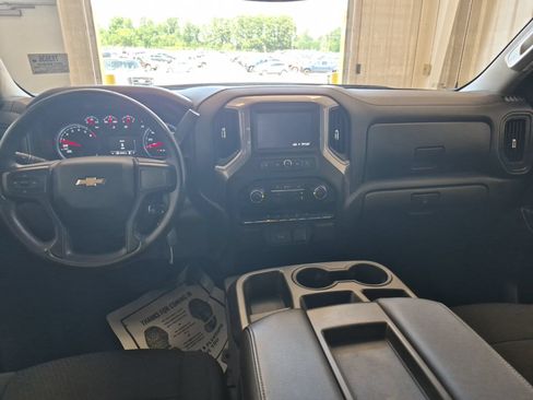 Used 2020 Chevrolet Silverado 1500 Custom w/ Custom Value Package AWD/4WD image 8