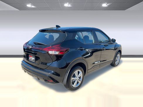 New 2025 Nissan Kicks Play S image 9