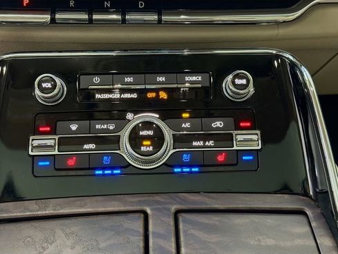 Used 2021 Lincoln Navigator Reserve w/ Luxury Package AWD/4WD image 19