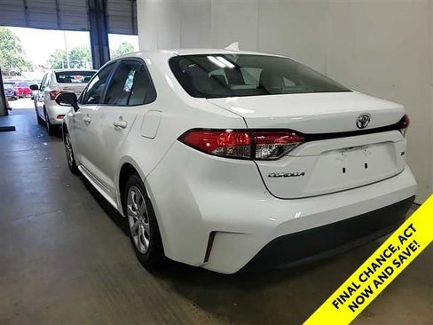 Used 2025 Toyota Corolla LE w/ Convenience Package FWD image 17
