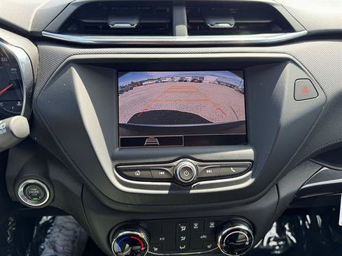 Used 2023 Chevrolet TrailBlazer LT FWD image 39