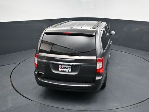 Used 2016 Chrysler Town & Country Touring-L w/ Driver Convenience Group image 38