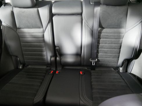 New 2025 Mitsubishi Outlander SE image 3