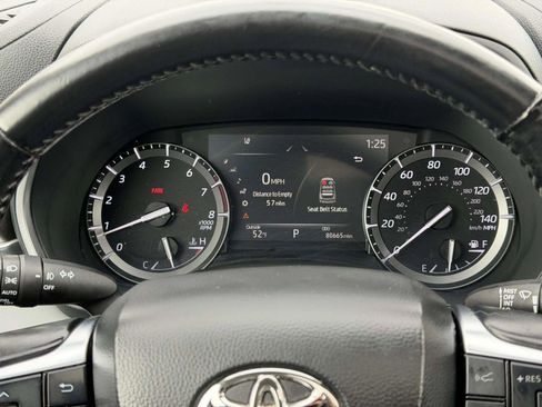 Used 2021 Toyota Highlander XLE AWD/4WD image 38