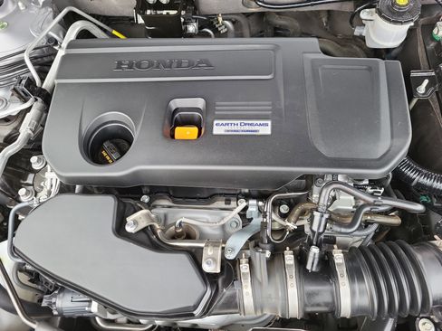 Used 2018 Honda Accord Touring image 16