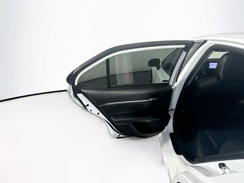 Used 2021 Toyota Camry SE FWD image 24