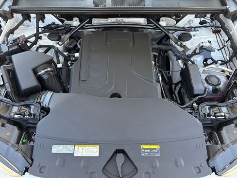 Used 2025 Audi Q5 Premium w/ Convenience Package image 9