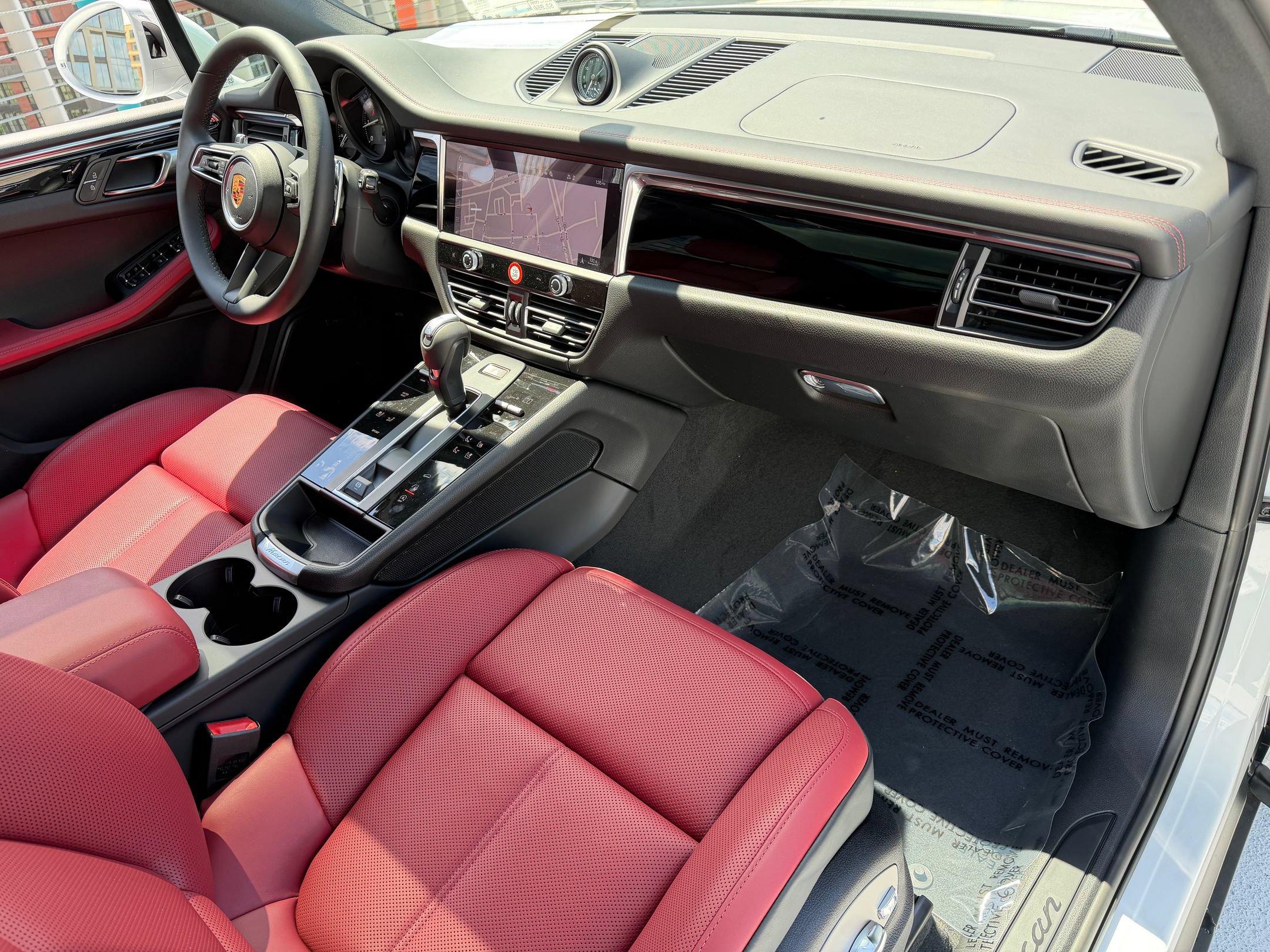 Certified 2026 Porsche Macan AWD/4WD image 17