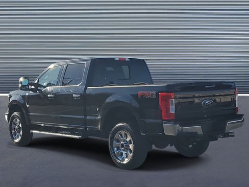 Used 2018 Ford F250 Lariat w/ Chrome Package image 4