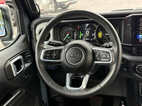 Used 2024 Jeep Wrangler Unlimited Sahara AWD/4WD image 12