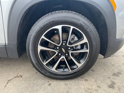 Used 2025 Chevrolet TrailBlazer LT FWD image 16