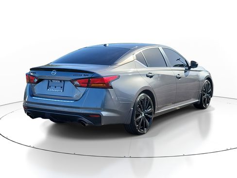 Used 2022 Nissan Altima 2.5 SR w/ Midnight Edition Package image 6