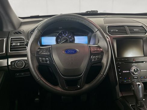 Used 2018 Ford Explorer Limited w/ Equipment Group 301A FWD image 18