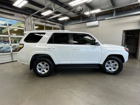 Used 2018 Toyota 4Runner SR5 RWD image 6