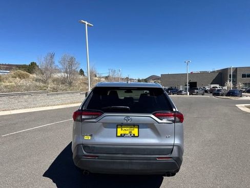 Used 2022 Toyota RAV4 LE w/ Carpet Mat Package (TMS) image 4