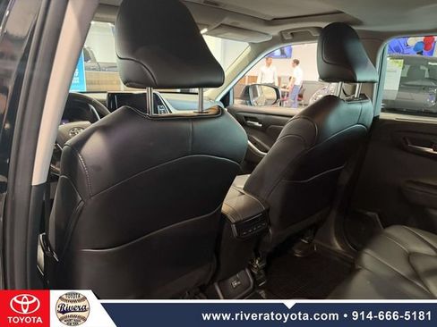 Certified 2024 Toyota Highlander XLE AWD/4WD image 15