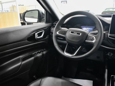 Used 2024 Jeep Compass Latitude w/ Convenience Group AWD/4WD image 22