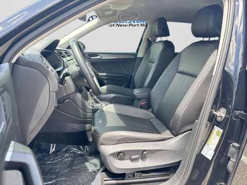 Used 2022 Volkswagen Tiguan SE FWD image 22