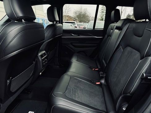 New 2026 Jeep Grand Cherokee Altitude image 17