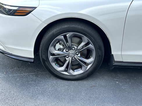 Certified 2025 Honda Accord EX-L image 32