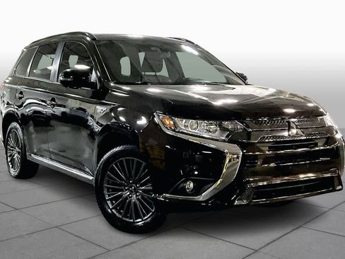 Used 2021 Mitsubishi Outlander LE image 2