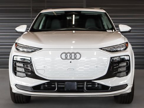 Certified 2025 Audi Q6 e-tron Premium Plus w/ Premium Plus AWD/4WD image 15