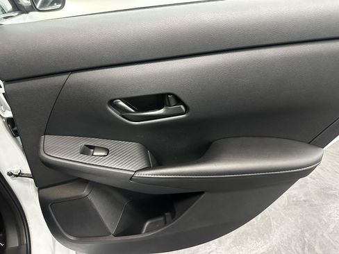 Used 2025 Nissan Sentra SV FWD image 14