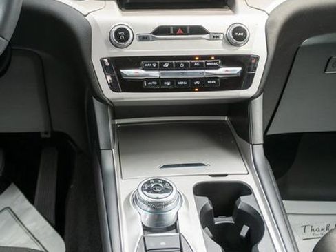 Used 2023 Ford Explorer XLT AWD/4WD image 15