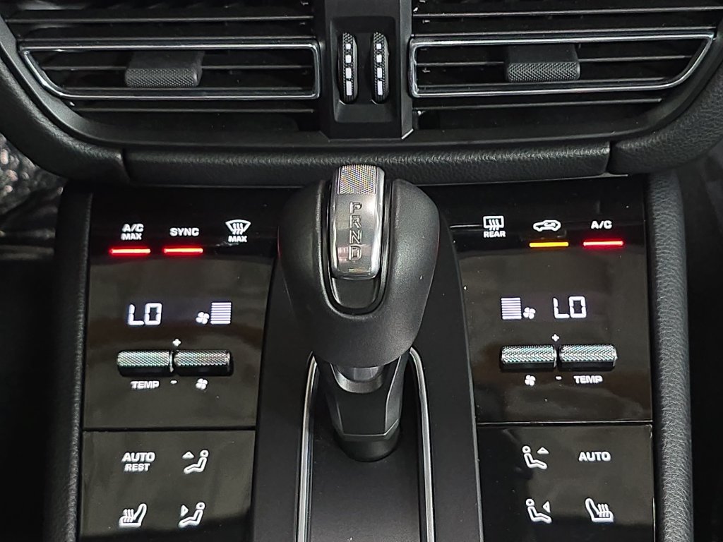 Certified 2026 Porsche Macan AWD/4WD image 19