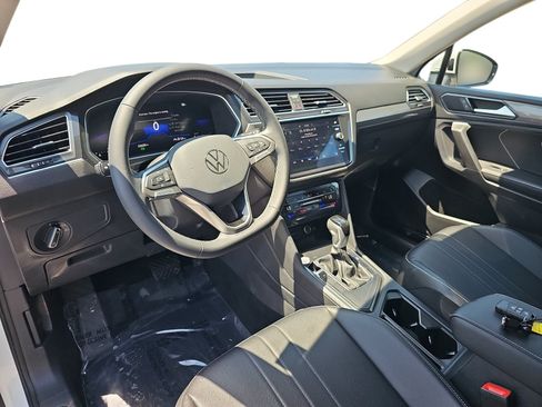Used 2023 Volkswagen Tiguan SE FWD image 13