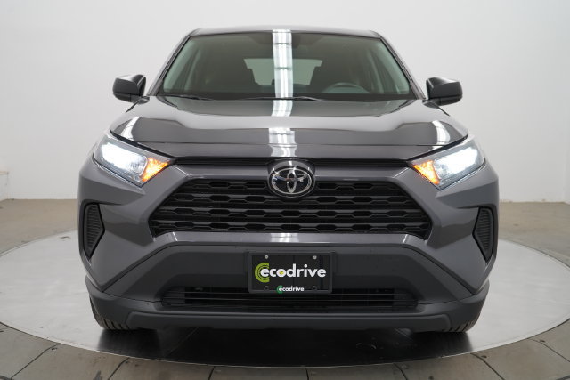 Used 2022 Toyota RAV4 LE AWD/4WD image 2