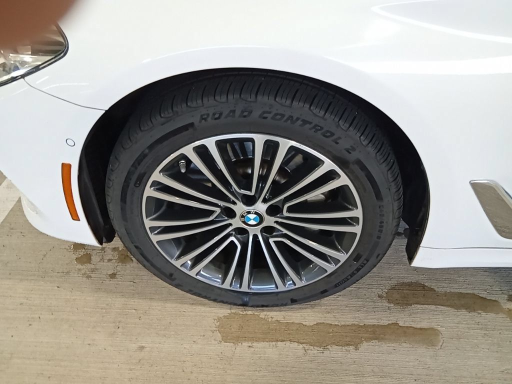 Used 2020 BMW 530i xDrive w/ Convenience Package AWD/4WD image 17