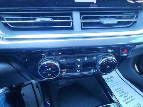 New 2026 Chevrolet Trax ACTIV w/ Driver Confidence Package FWD image 18