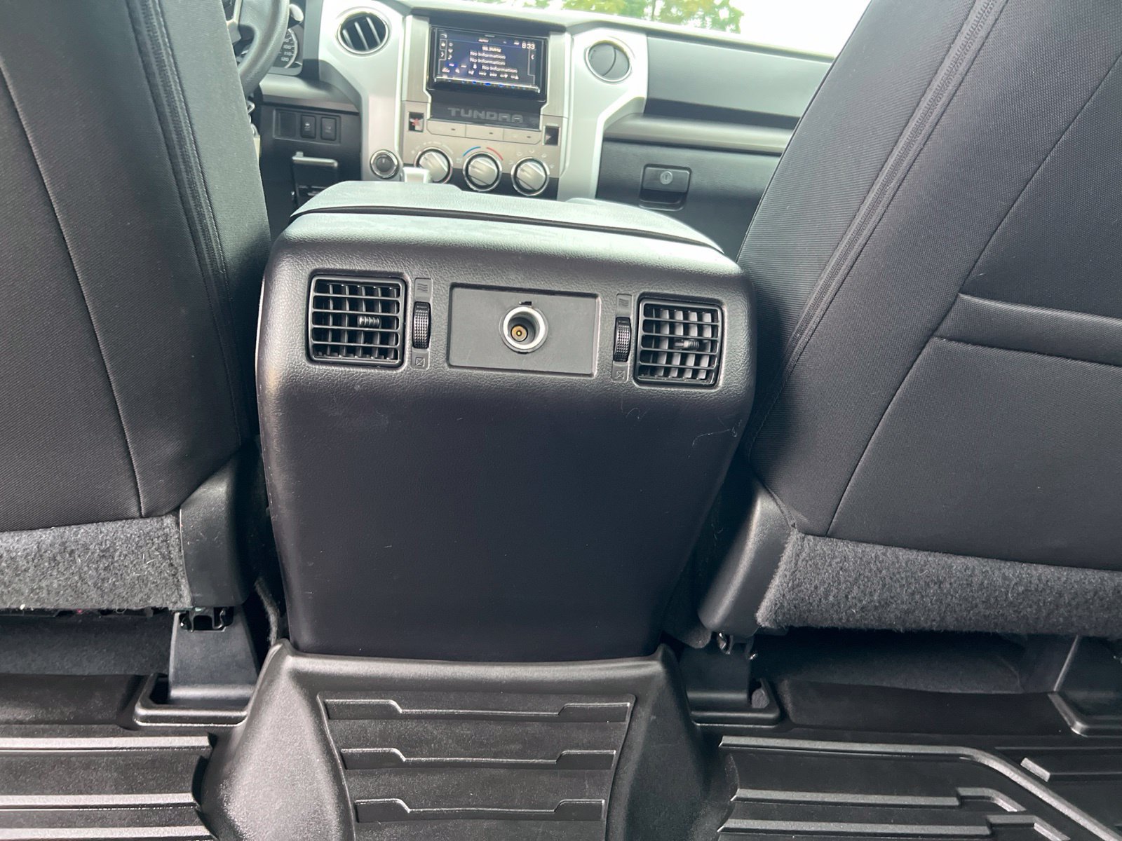 Used 2015 Toyota Tundra SR5 w/ SR5 Upgrade Package AWD/4WD image 25