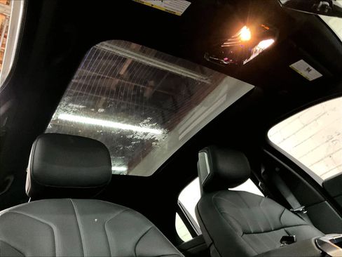 Certified 2025 BMW 760i xDrive image 23