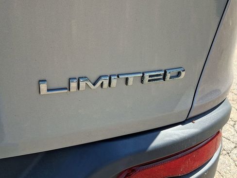 Used 2017 Jeep Cherokee Limited AWD/4WD image 31