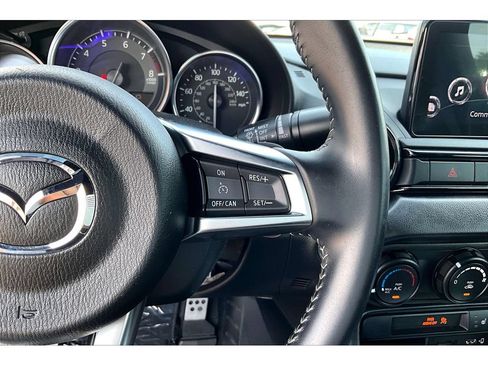 Used 2020 MAZDA MX-5 Miata Club w/ Interior Package RWD image 11